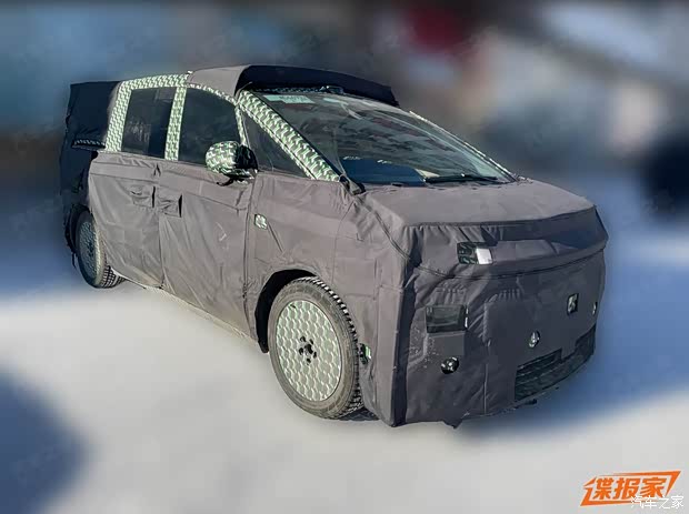 延续零跑D19设计风格 零跑D99内饰谍照曝光 有望年中上市